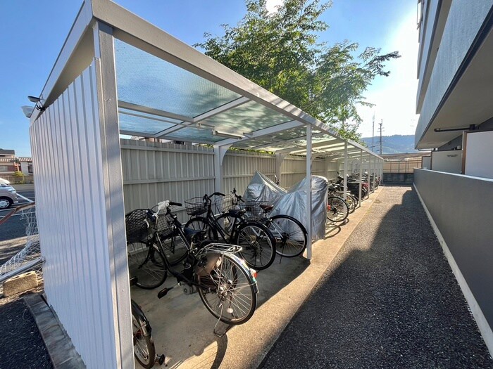 物件外観写真5　(駐輪場)