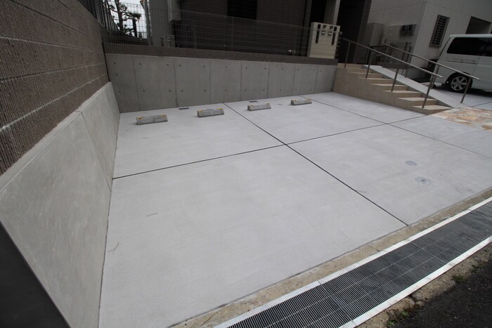 物件外観写真2　(駐車場)