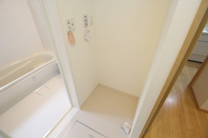物件内観写真17　(洗濯機置場)