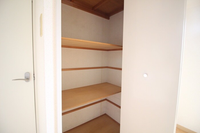物件内観写真10　(収納)