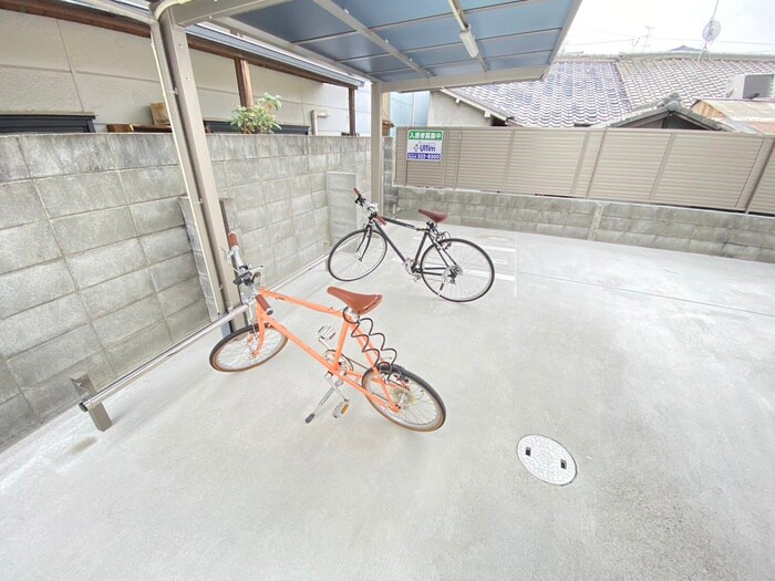 物件外観写真4　(駐輪場)