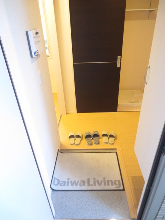 物件内観写真4　(玄関)