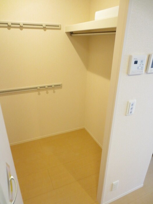 物件内観写真11　(収納)