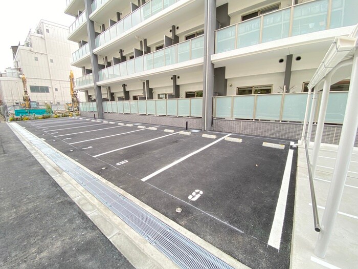 物件外観写真6　(駐車場)