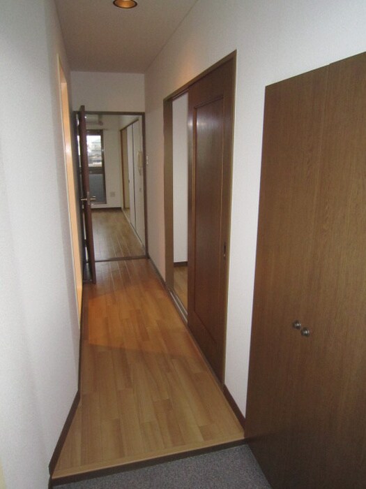 物件内観写真7　(玄関)
