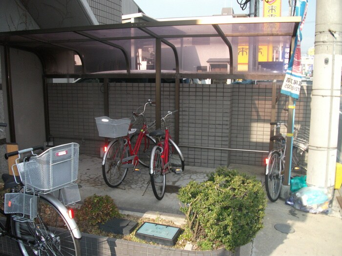 物件外観写真3　(駐輪場)