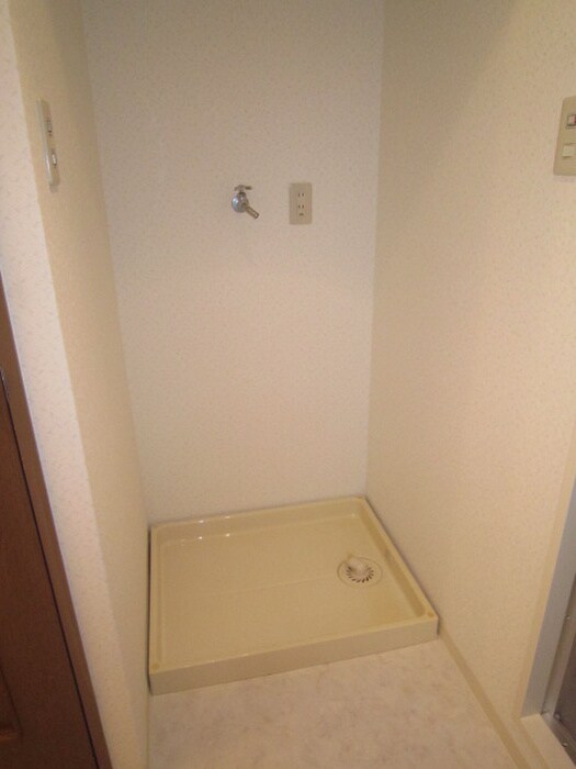 物件内観写真13　(洗濯機置場)