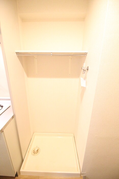 物件内観写真16　(洗濯機置場)