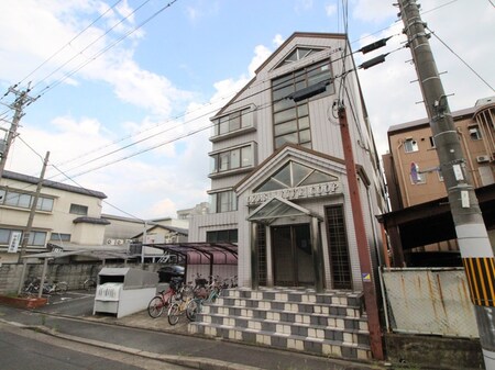 オザサライブコープ外観写真