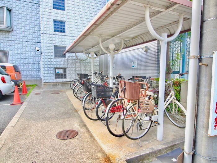 物件外観写真5　(駐輪場)