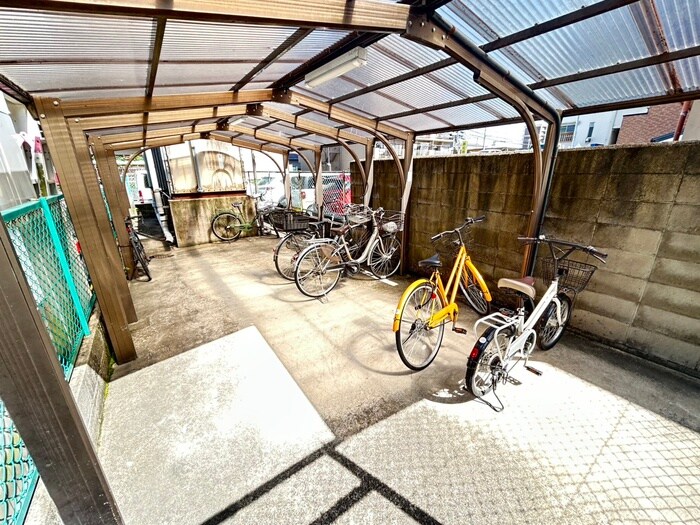 物件外観写真6　(駐輪場)