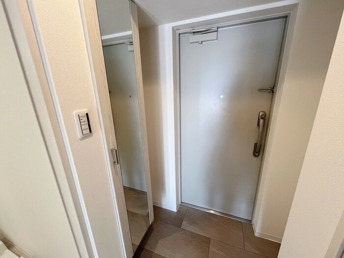 物件内観写真16　(玄関)