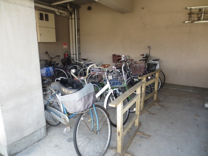 物件外観写真2　(駐輪場)