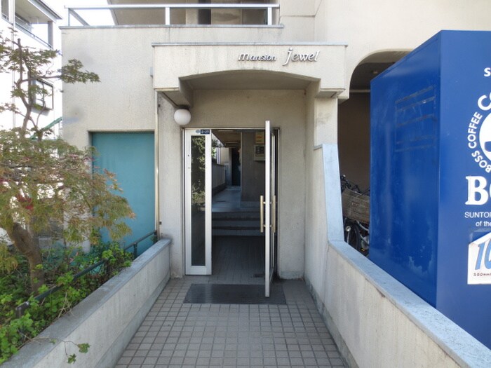 物件外観写真3　(エントランス部分)