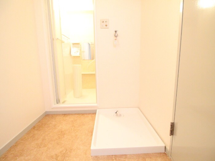 物件内観写真7　(洗濯機置場)