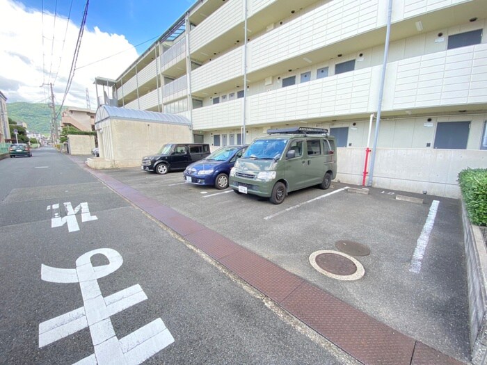 物件外観写真5　(駐車場)