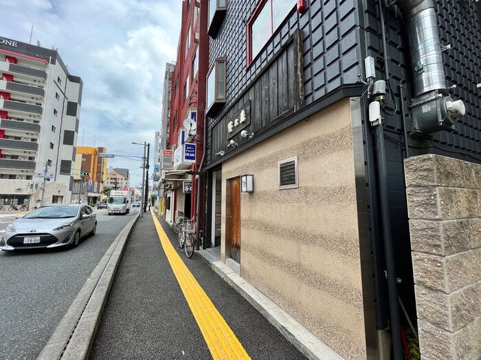 物件外観写真4　(エントランス部分)