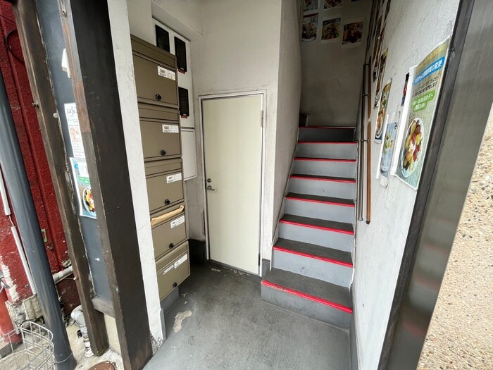 物件外観写真5　(エントランス部分)