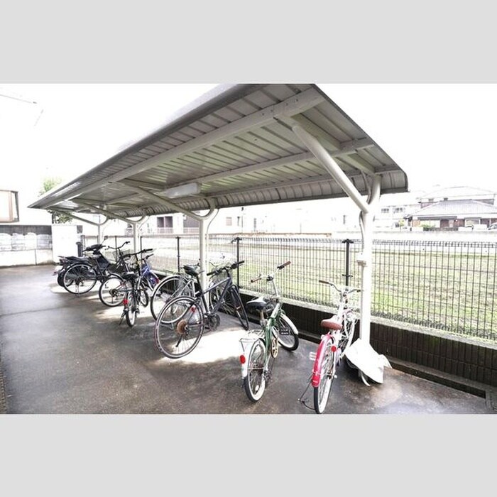物件外観写真3　(駐輪場)