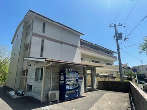 ﾎﾜｲﾄﾊｲﾑKAGAMIISHI外観写真