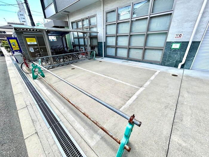 物件外観写真5　(駐車場)