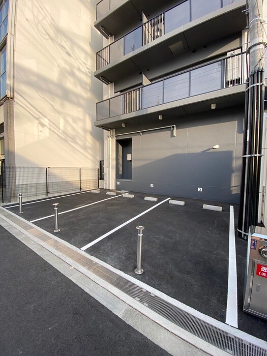 物件外観写真4　(駐車場)