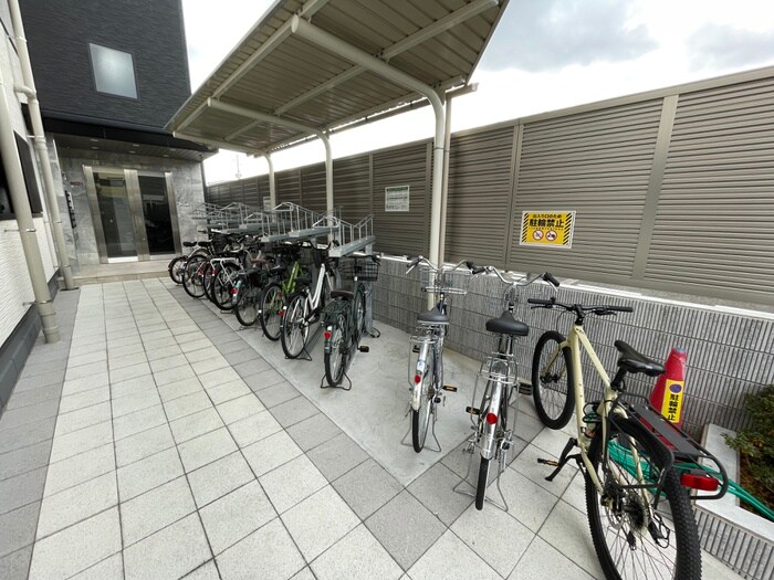 物件外観写真6　(駐輪場)