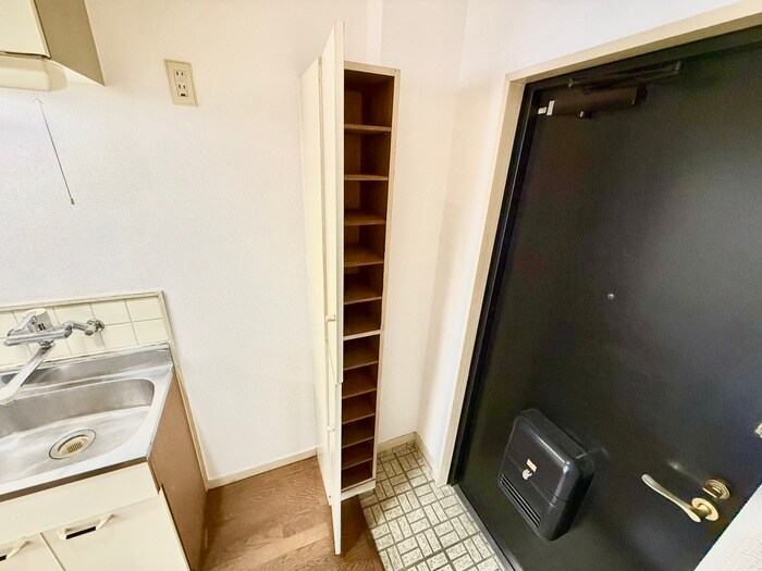 物件内観写真8　(靴箱)