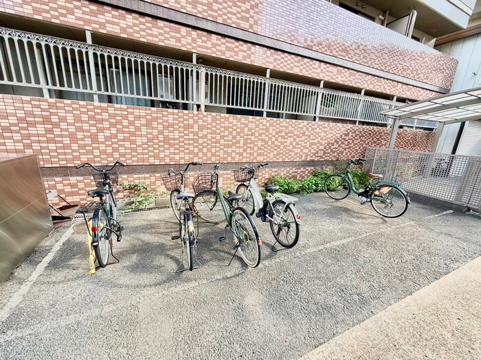 物件外観写真3　(駐輪場)