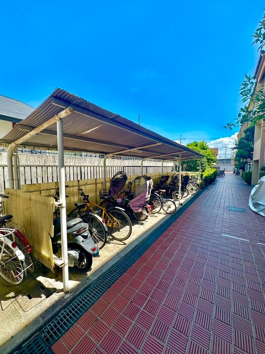 物件外観写真5　(駐輪場)