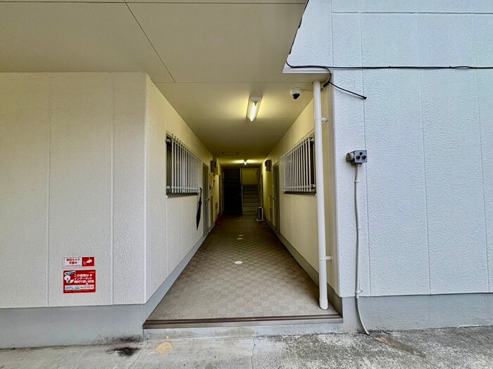 物件外観写真4　(エントランス部分)