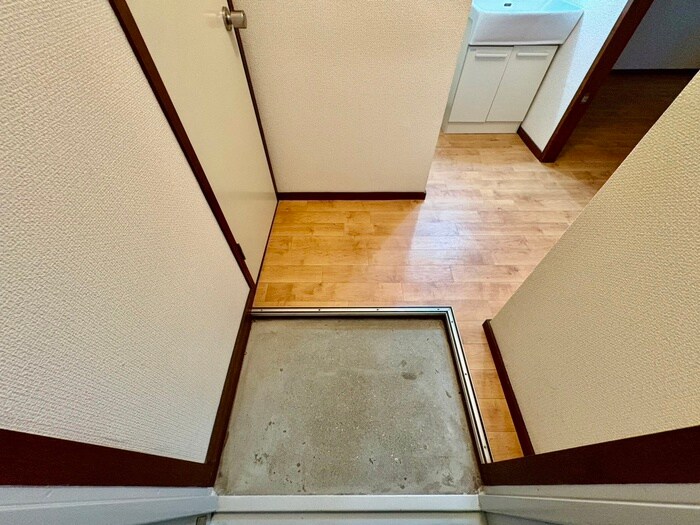物件内観写真18　(玄関)