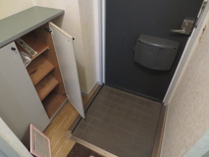 物件内観写真12　(玄関)