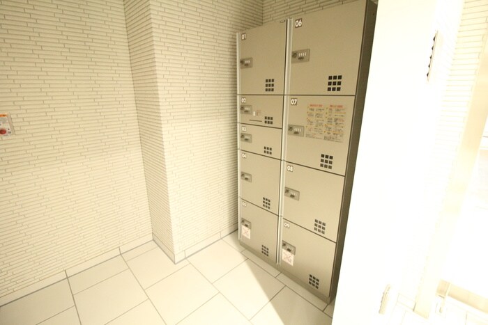 物件外観写真4　(エントランス部分)