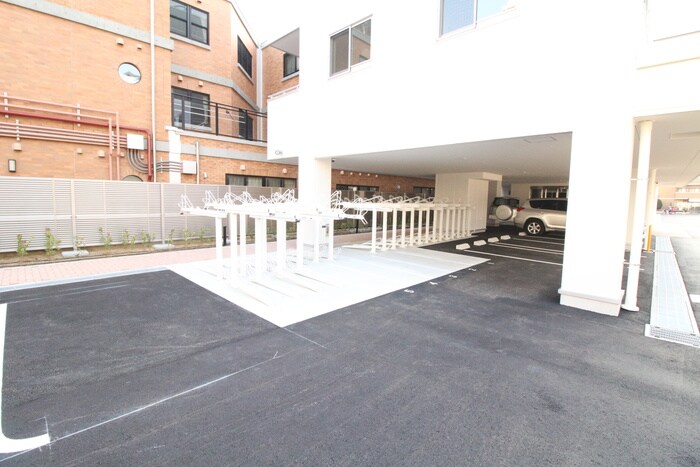 物件外観写真5　(駐輪場)