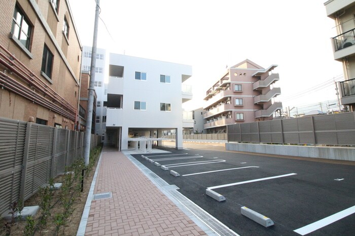 物件外観写真6　(駐車場)