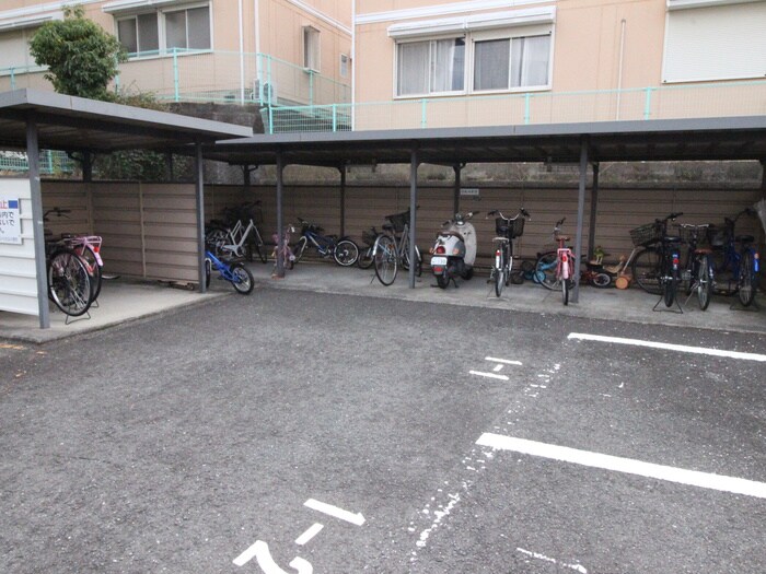 物件外観写真5　(駐輪場)