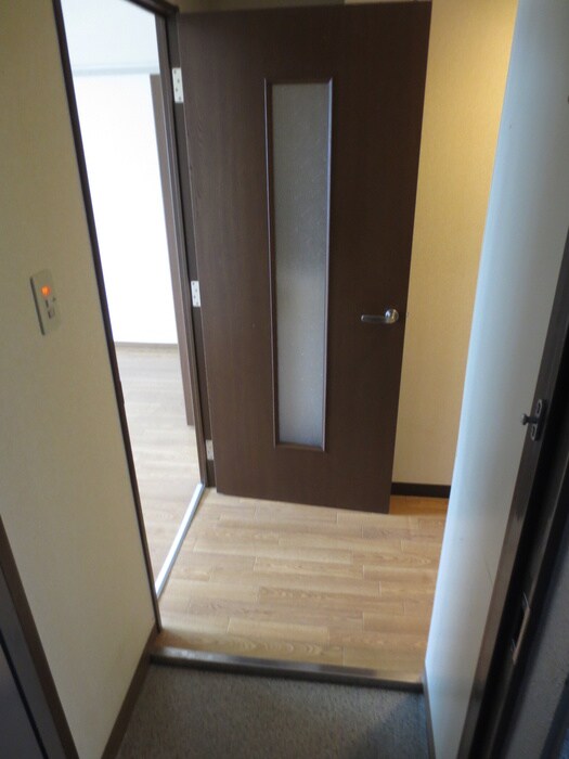 物件内観写真15　(玄関)