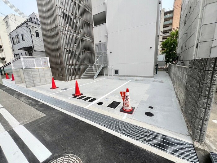 物件外観写真3　(駐車場)