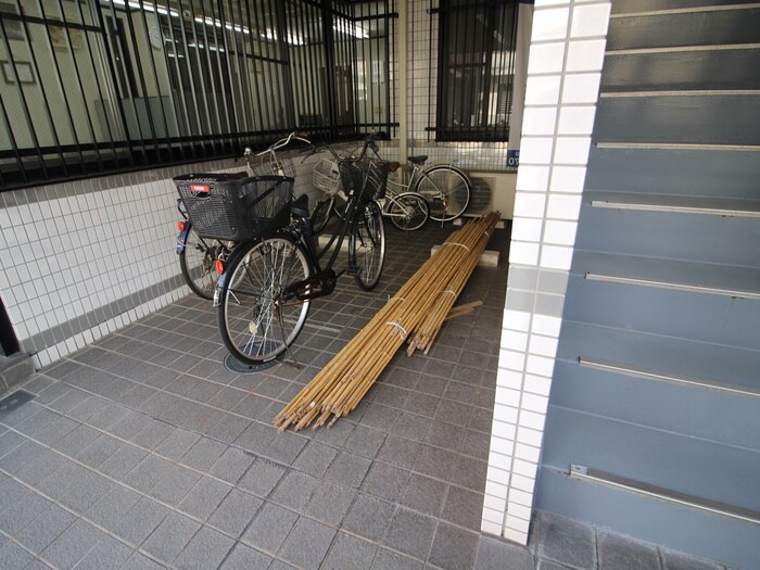 物件外観写真2　(駐輪場)
