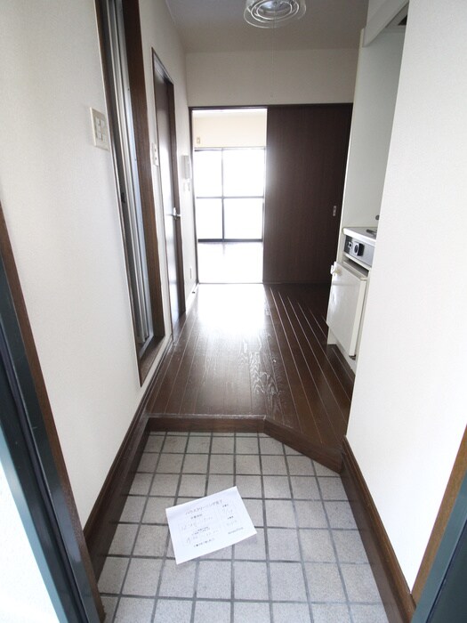 物件内観写真7　(玄関)
