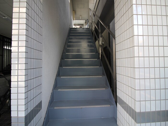 物件外観写真6　(エントランス部分)