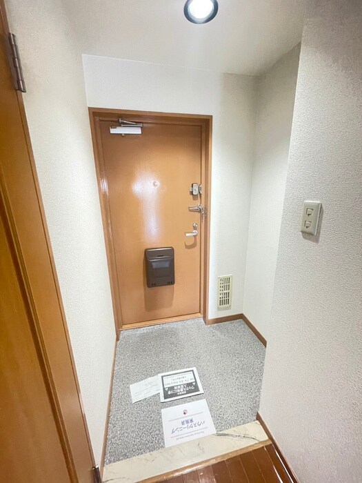 物件内観写真14　(玄関)