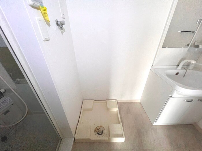 物件内観写真15　(洗濯機置場)