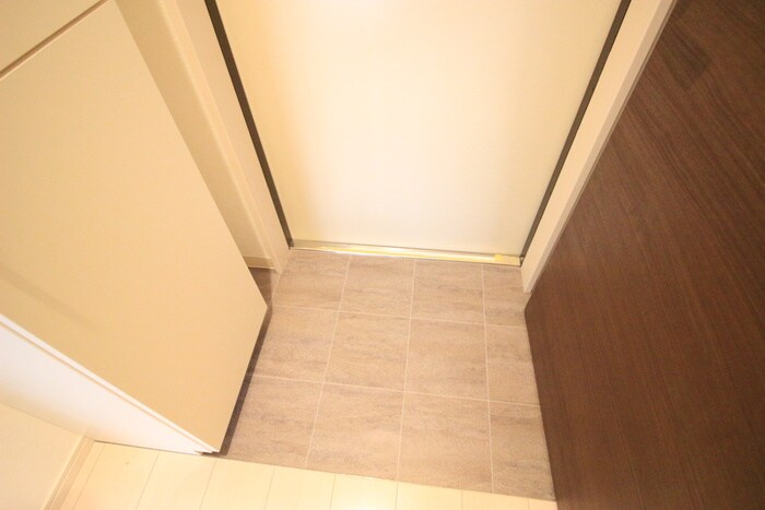 物件内観写真16　(玄関)