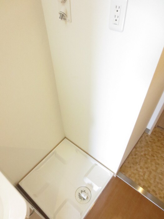 物件内観写真12　(洗濯機置場)