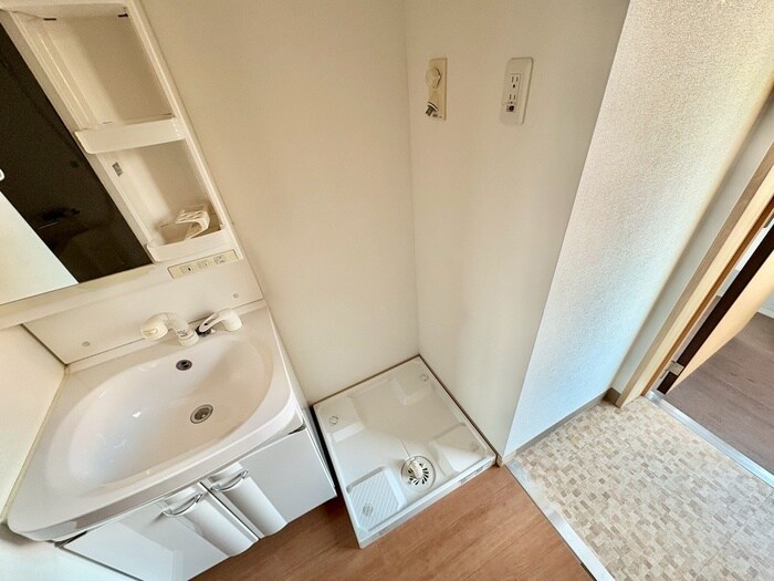 物件内観写真15　(洗濯機置場)