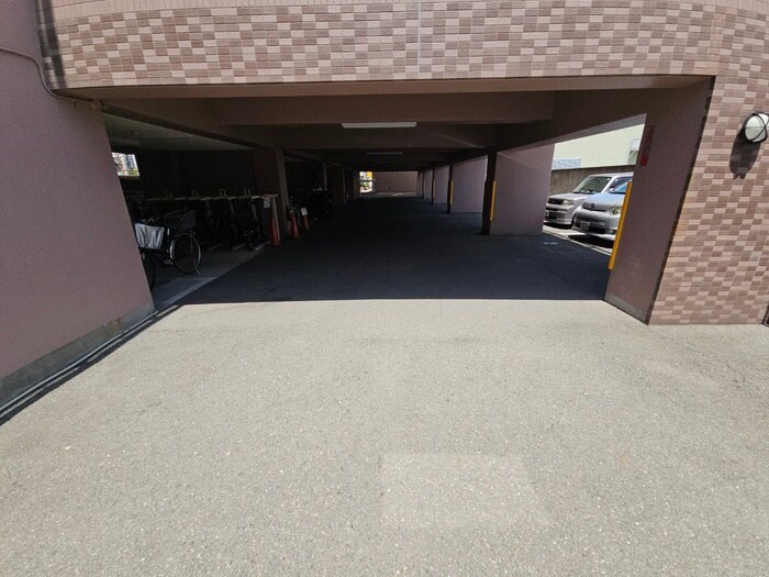 物件外観写真4　(駐車場)