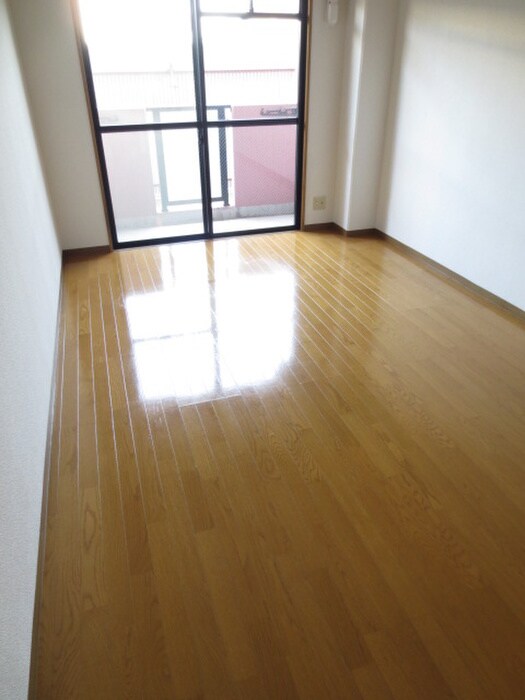 物件内観写真13　(室内からの展望)