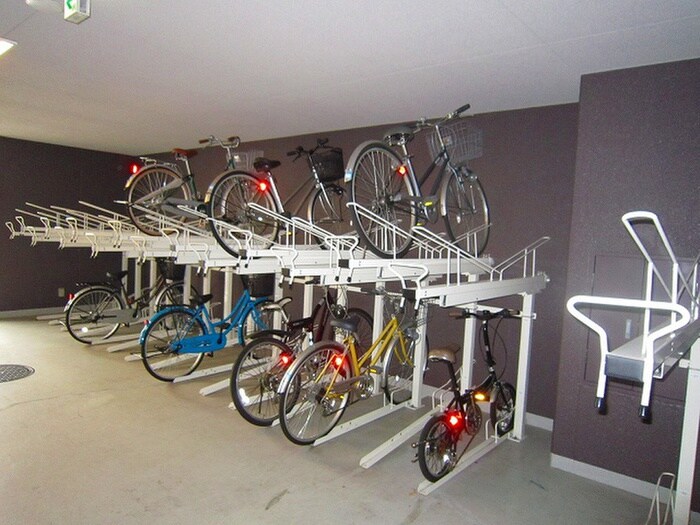 物件外観写真4　(駐輪場)